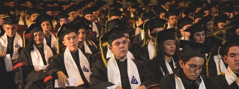 En una muy sentida ceremonia, cumplida en el teatro Tolima, culminó la etapa de formación de más de 200 estudiantes de la Universidad de Ibagué.