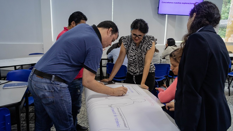 Visita del Ministerio de Educación - Ávaco