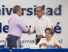 Entre recuerdos, felicitaciones y perspectivas claras, fue recibida la exaltación gubernamental por la Acreditación de Alta Calidad y por sus 40 años de fundación.