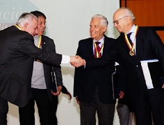 Luis Enrique Orozco Silva, consejero Superior de Unibagué, recibió del Ministerio de Educación la condecoración Simón Bolívar en la categoría Gran Maestro.